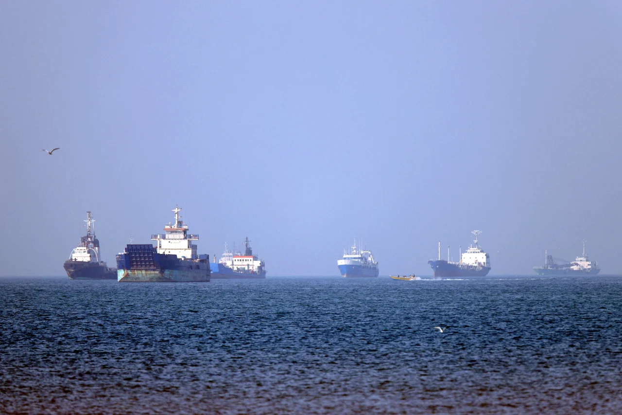 Iran says safe passage through Strait of Hormuz possible after US pauses “Project Freedom”