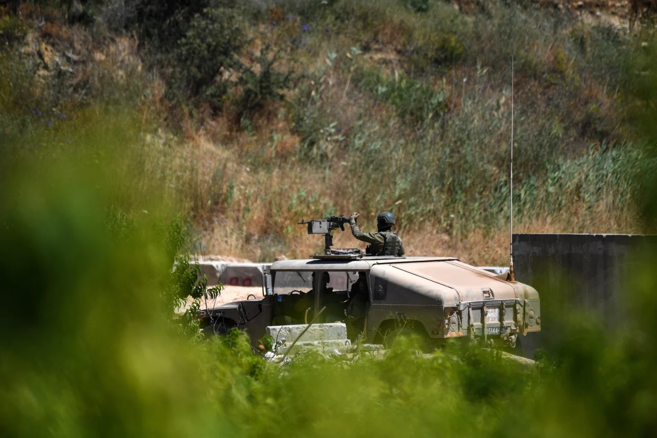 Israel considering announcing “symbolic” withdrawals as part of talks with Lebanon, source says Israel considering announcing “symbolic” withdrawals as part of talks with Lebanon, source says