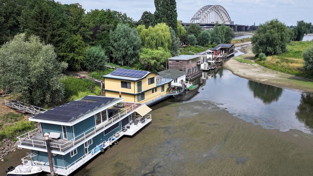Stranded houseboats and grounded cruise ships: Europe’s rivers are shrinking amid heat and drought Stranded houseboats and grounded cruise ships: Europe’s rivers are shrinking amid heat and drought