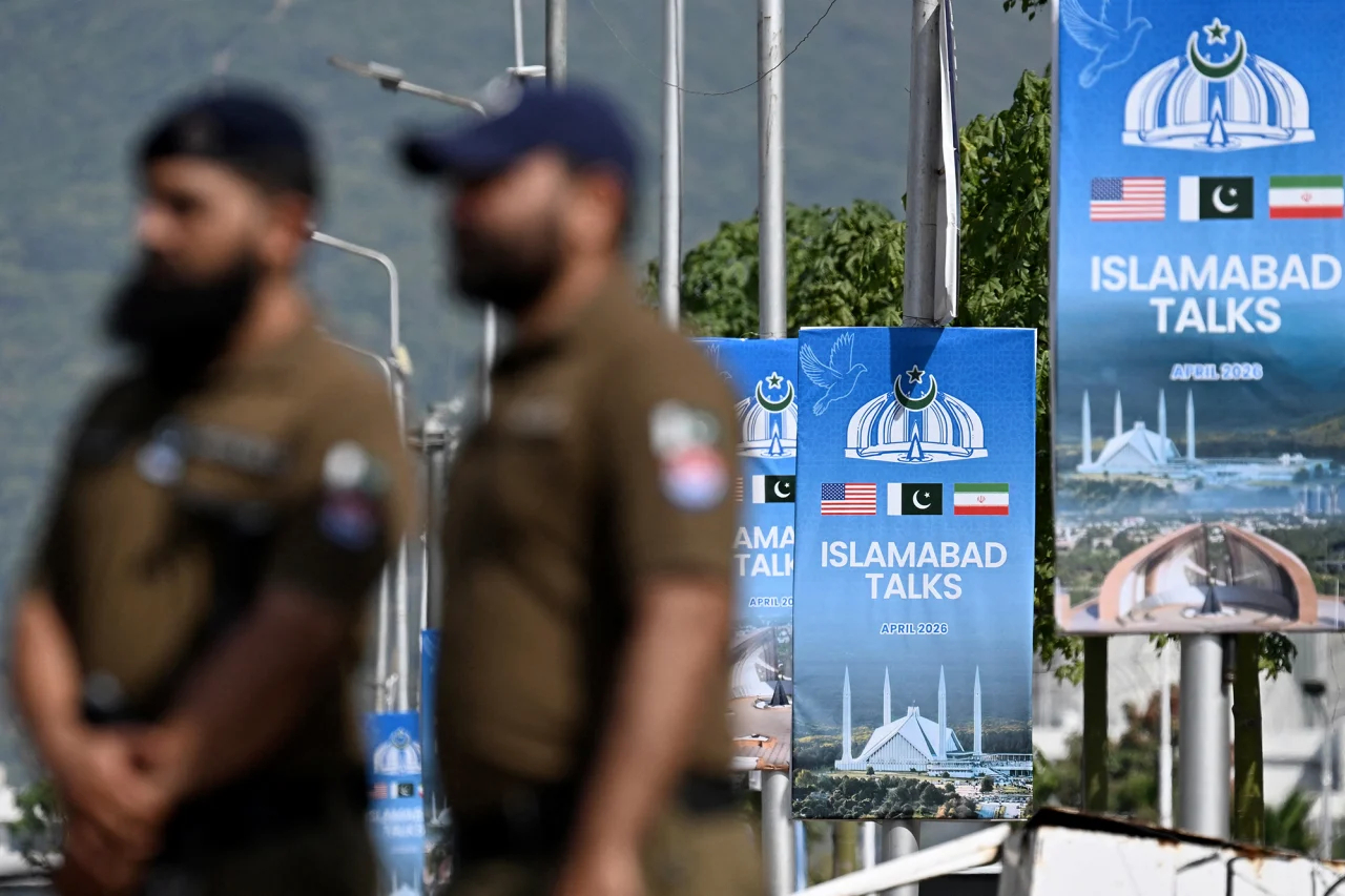 باكستان “تتعاون بنشاط” مع اللاعبين الإقليميين الرئيسيين في الوقت الذي تكثف فيه الولايات المتحدة هجماتها