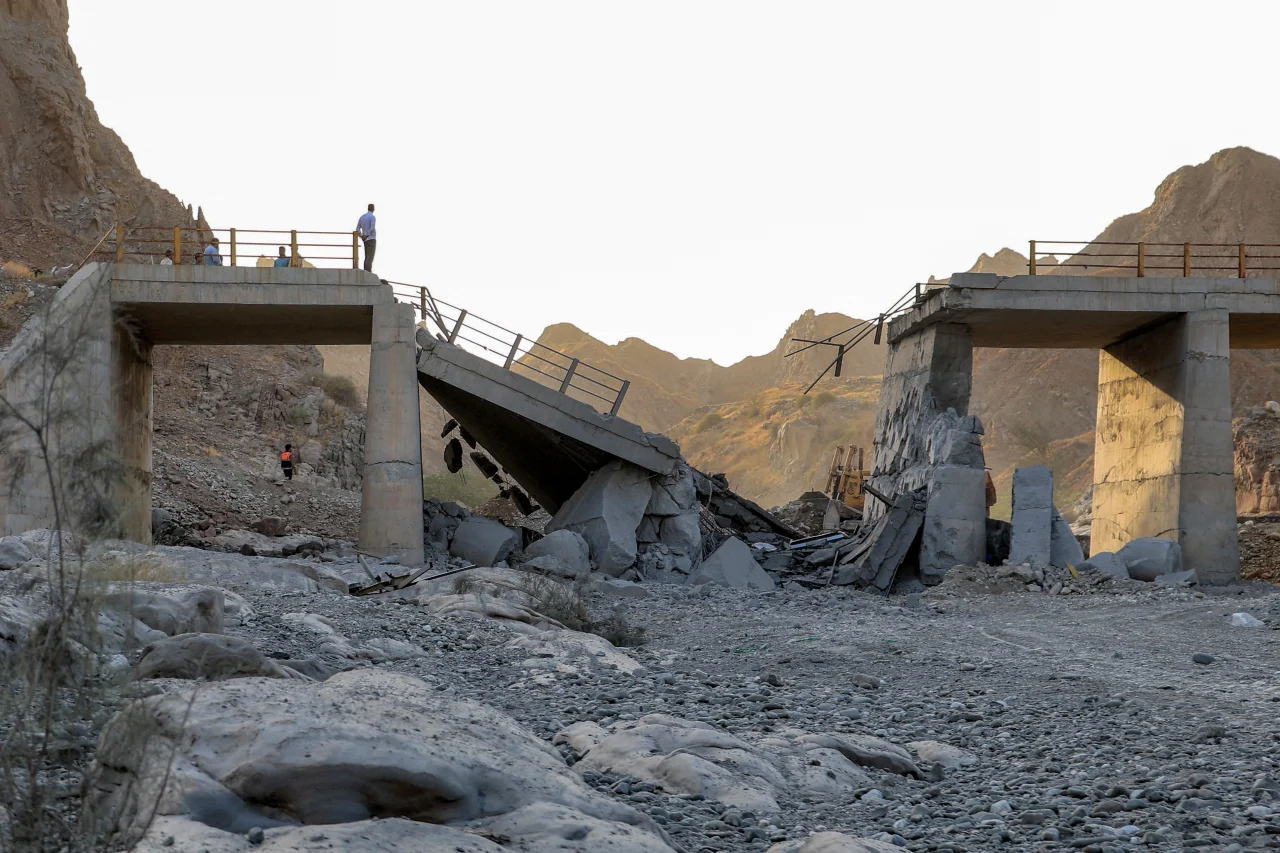 Multiple explosions reported in Bandar Abbas and Qeshm Island, Iranian media say Multiple explosions reported in Bandar Abbas and Qeshm Island, Iranian media say