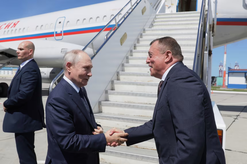 Japan condemns Putin&rsquo;s visit to disputed islands